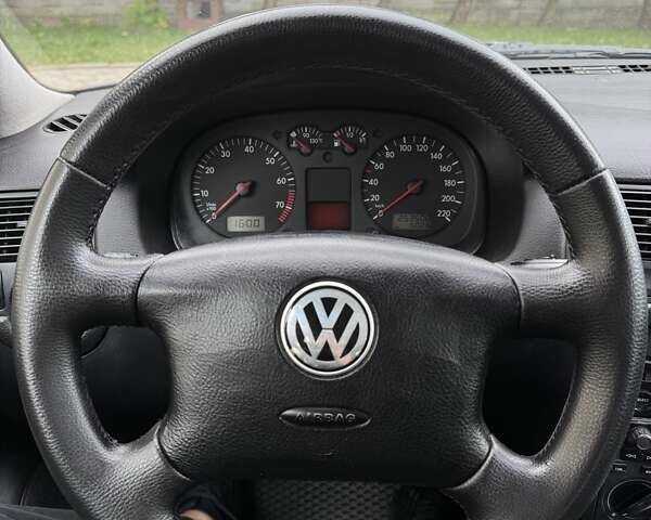 Черный Фольксваген Гольф, объемом двигателя 1.6 л и пробегом 253 тыс. км за 3999 $, фото 15 на Automoto.ua