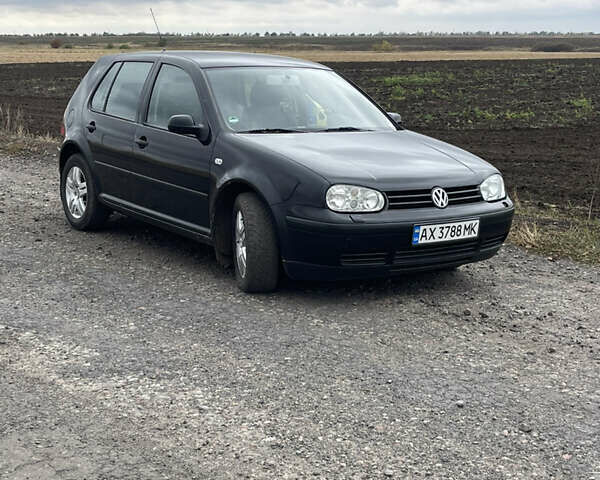 Черный Фольксваген Гольф, объемом двигателя 1.39 л и пробегом 265 тыс. км за 4500 $, фото 2 на Automoto.ua