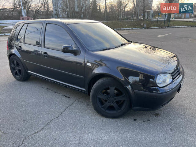 Черный Фольксваген Гольф, объемом двигателя 1.6 л и пробегом 333 тыс. км за 4300 $, фото 5 на Automoto.ua