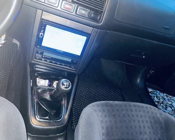 Черный Фольксваген Гольф, объемом двигателя 1.6 л и пробегом 288 тыс. км за 4300 $, фото 2 на Automoto.ua