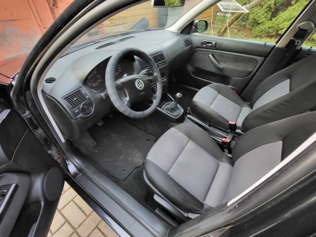 Черный Фольксваген Гольф, объемом двигателя 1.4 л и пробегом 200 тыс. км за 4200 $, фото 5 на Automoto.ua