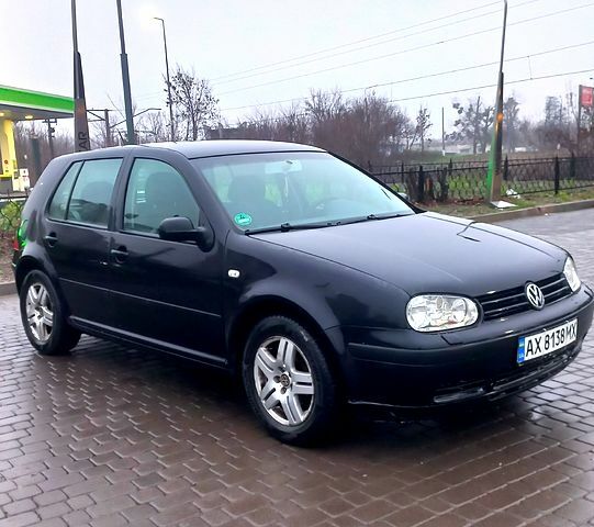 Черный Фольксваген Гольф, объемом двигателя 1.6 л и пробегом 255 тыс. км за 4700 $, фото 2 на Automoto.ua