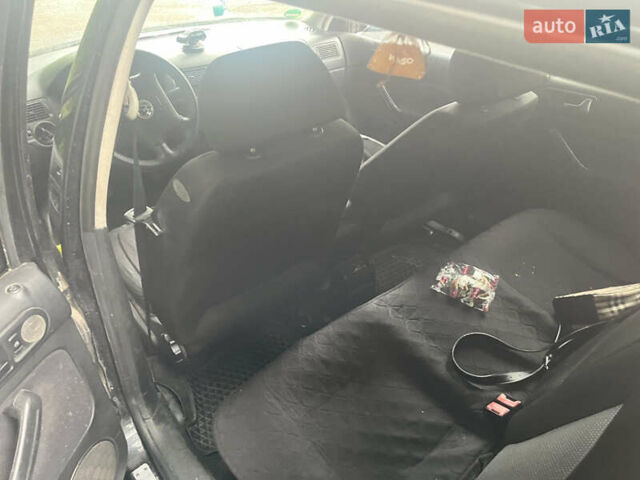Черный Фольксваген Гольф, объемом двигателя 1.39 л и пробегом 275 тыс. км за 3800 $, фото 4 на Automoto.ua