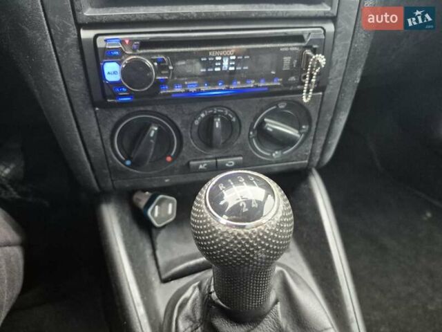 Черный Фольксваген Гольф, объемом двигателя 1.39 л и пробегом 232 тыс. км за 3950 $, фото 1 на Automoto.ua