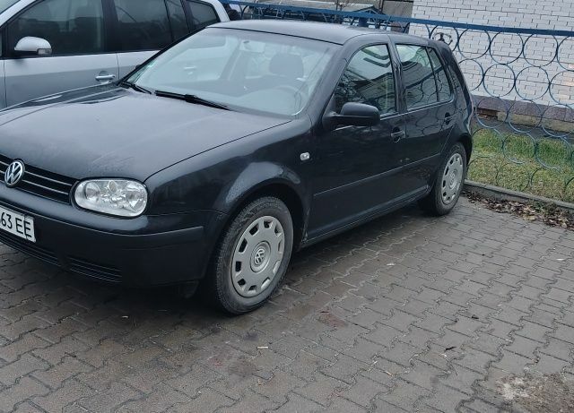 Черный Фольксваген Гольф, объемом двигателя 1.4 л и пробегом 136 тыс. км за 3600 $, фото 5 на Automoto.ua