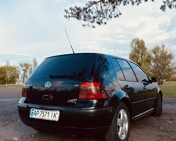 Черный Фольксваген Гольф, объемом двигателя 1.6 л и пробегом 290 тыс. км за 4300 $, фото 2 на Automoto.ua