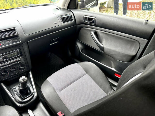 Черный Фольксваген Гольф, объемом двигателя 1.39 л и пробегом 197 тыс. км за 3997 $, фото 34 на Automoto.ua