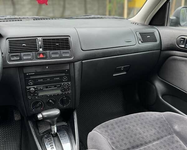 Черный Фольксваген Гольф, объемом двигателя 1.6 л и пробегом 253 тыс. км за 3999 $, фото 13 на Automoto.ua