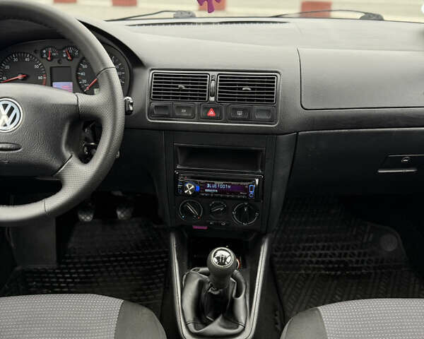 Черный Фольксваген Гольф, объемом двигателя 1.39 л и пробегом 267 тыс. км за 4150 $, фото 45 на Automoto.ua