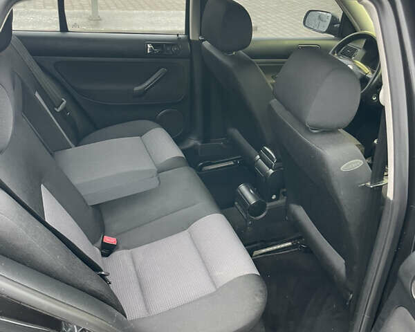 Черный Фольксваген Гольф, объемом двигателя 1.39 л и пробегом 220 тыс. км за 3999 $, фото 14 на Automoto.ua