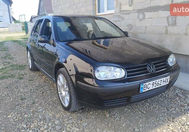 Черный Фольксваген Гольф, объемом двигателя 1.6 л и пробегом 280 тыс. км за 4500 $, фото 4 на Automoto.ua