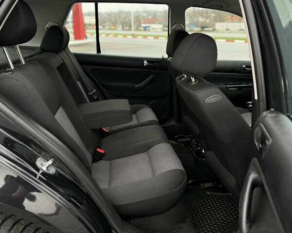 Черный Фольксваген Гольф, объемом двигателя 1.39 л и пробегом 267 тыс. км за 4150 $, фото 40 на Automoto.ua