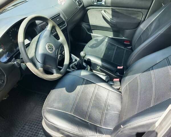 Черный Фольксваген Гольф, объемом двигателя 1.39 л и пробегом 225 тыс. км за 4800 $, фото 4 на Automoto.ua