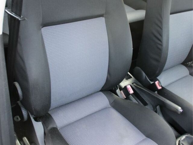 Черный Фольксваген Гольф, объемом двигателя 1.6 л и пробегом 251 тыс. км за 4499 $, фото 13 на Automoto.ua