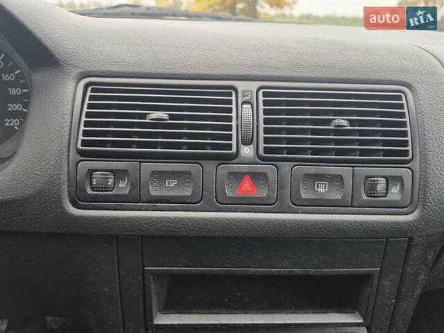 Черный Фольксваген Гольф, объемом двигателя 1.39 л и пробегом 232 тыс. км за 3950 $, фото 2 на Automoto.ua