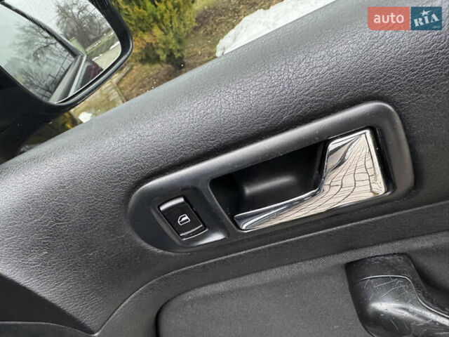 Черный Фольксваген Гольф, объемом двигателя 1.39 л и пробегом 197 тыс. км за 3997 $, фото 49 на Automoto.ua