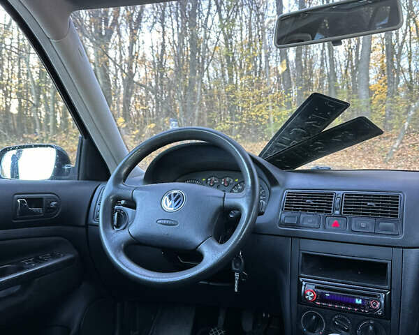 Черный Фольксваген Гольф, объемом двигателя 1.39 л и пробегом 231 тыс. км за 3799 $, фото 51 на Automoto.ua