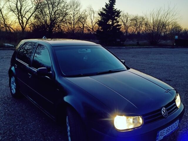 Черный Фольксваген Гольф, объемом двигателя 1.4 л и пробегом 247 тыс. км за 4500 $, фото 2 на Automoto.ua