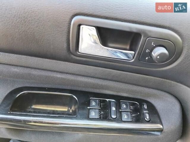 Чорний Фольксваген Гольф, об'ємом двигуна 1.6 л та пробігом 208 тис. км за 4600 $, фото 5 на Automoto.ua