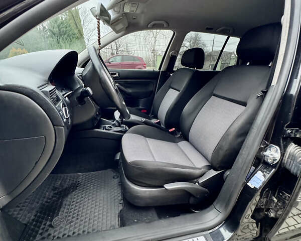 Черный Фольксваген Гольф, объемом двигателя 1.39 л и пробегом 197 тыс. км за 3997 $, фото 27 на Automoto.ua