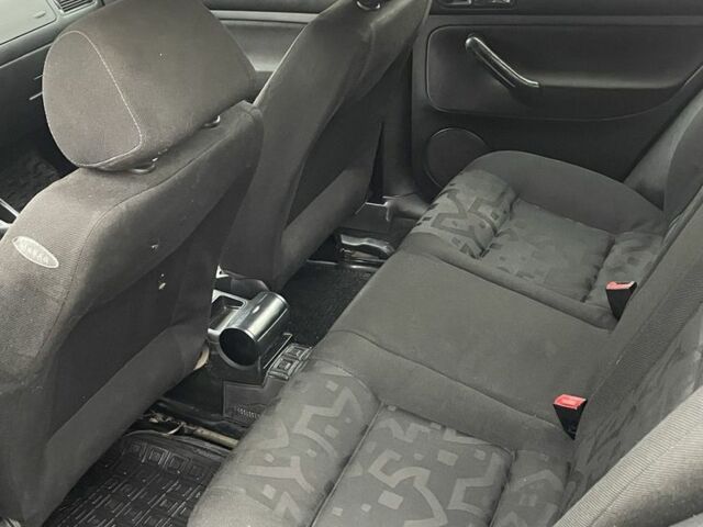 Чорний Фольксваген Гольф, об'ємом двигуна 1.6 л та пробігом 286 тис. км за 3750 $, фото 6 на Automoto.ua