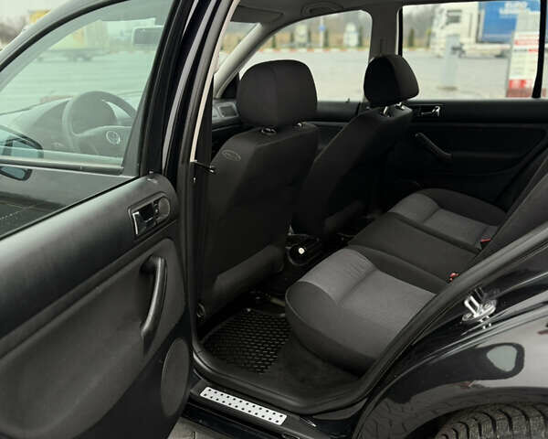 Черный Фольксваген Гольф, объемом двигателя 1.39 л и пробегом 267 тыс. км за 4150 $, фото 36 на Automoto.ua