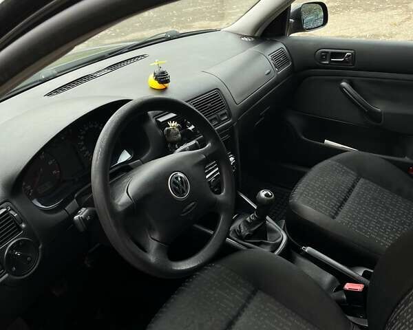 Черный Фольксваген Гольф, объемом двигателя 1.6 л и пробегом 212 тыс. км за 4980 $, фото 17 на Automoto.ua