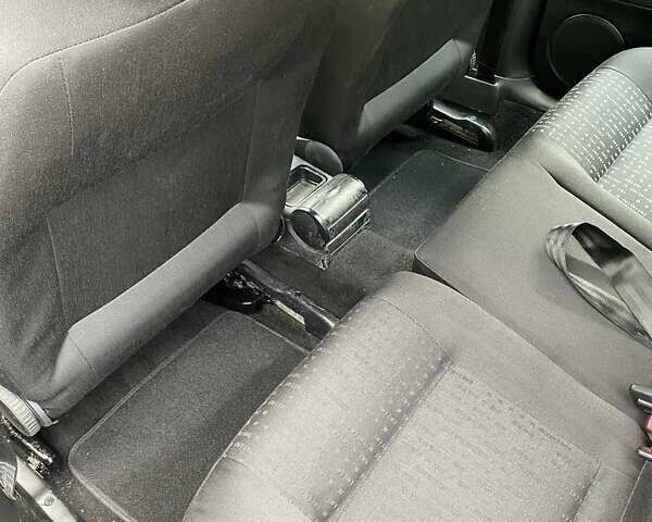 Черный Фольксваген Гольф, объемом двигателя 1.6 л и пробегом 233 тыс. км за 4790 $, фото 18 на Automoto.ua