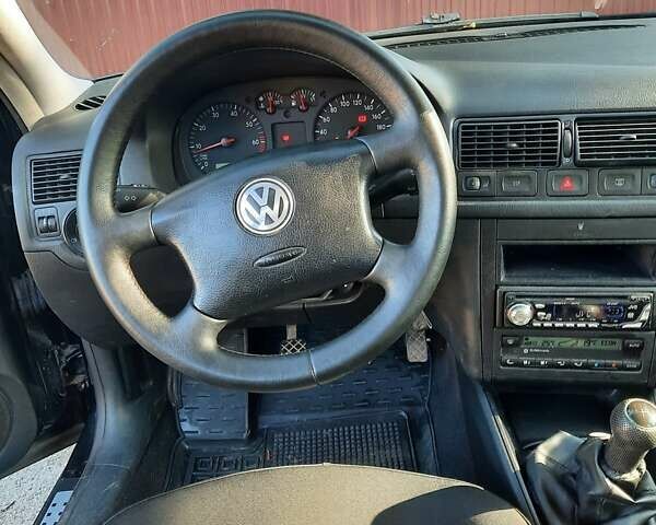 Черный Фольксваген Гольф, объемом двигателя 1.39 л и пробегом 185 тыс. км за 4000 $, фото 5 на Automoto.ua