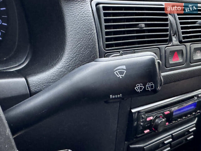 Черный Фольксваген Гольф, объемом двигателя 1.39 л и пробегом 197 тыс. км за 3997 $, фото 44 на Automoto.ua