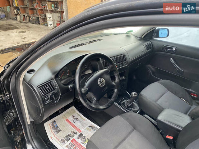 Черный Фольксваген Гольф, объемом двигателя 1.39 л и пробегом 275 тыс. км за 3850 $, фото 16 на Automoto.ua
