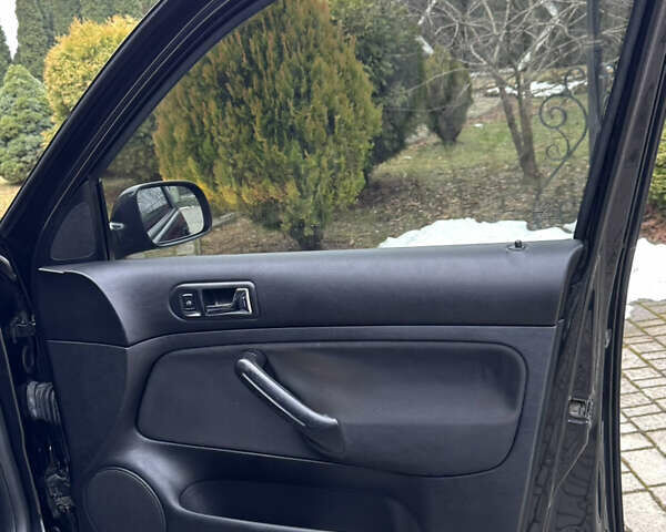 Черный Фольксваген Гольф, объемом двигателя 1.39 л и пробегом 197 тыс. км за 3997 $, фото 46 на Automoto.ua