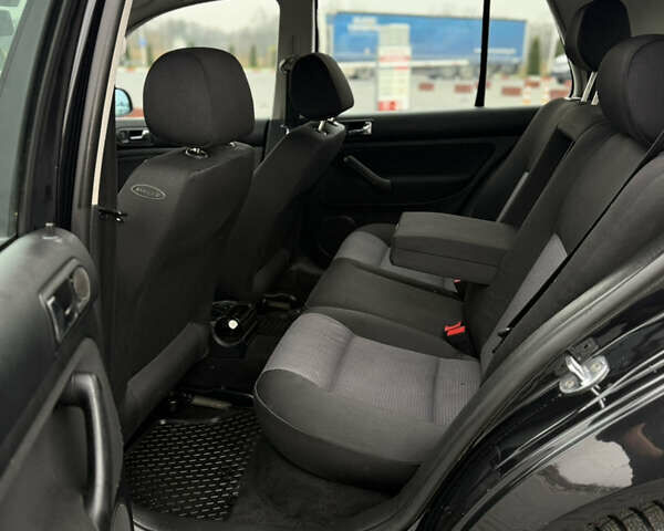 Черный Фольксваген Гольф, объемом двигателя 1.39 л и пробегом 267 тыс. км за 4150 $, фото 37 на Automoto.ua