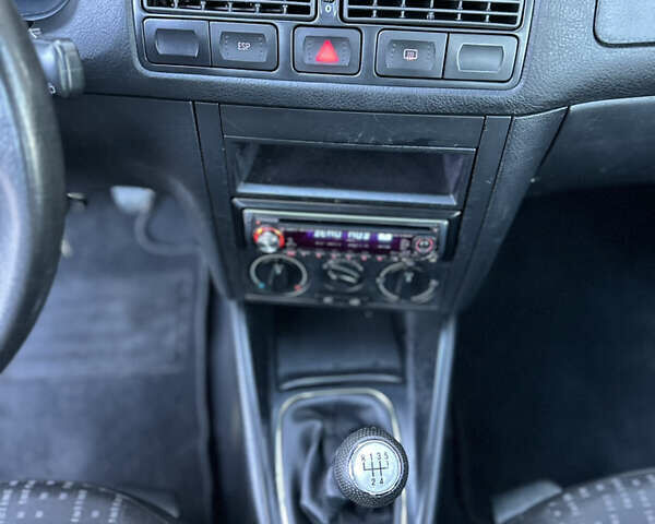 Черный Фольксваген Гольф, объемом двигателя 1.39 л и пробегом 231 тыс. км за 3799 $, фото 58 на Automoto.ua