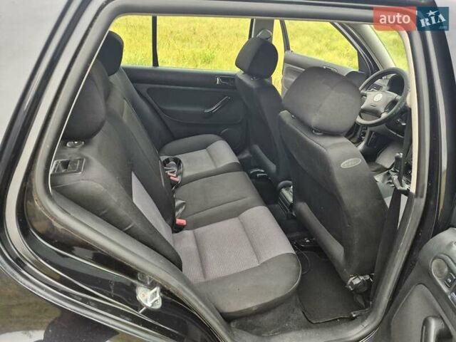 Черный Фольксваген Гольф, объемом двигателя 1.39 л и пробегом 232 тыс. км за 3950 $, фото 4 на Automoto.ua