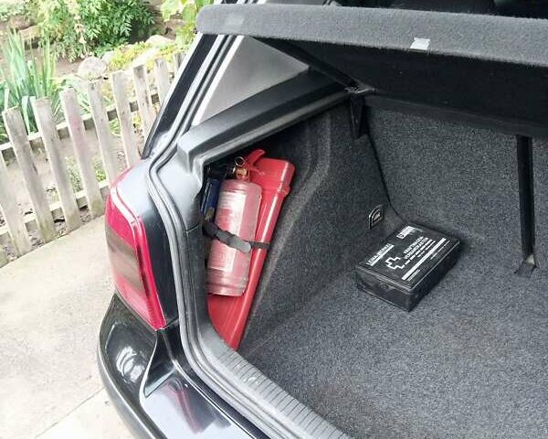 Черный Фольксваген Гольф, объемом двигателя 1.6 л и пробегом 291 тыс. км за 4299 $, фото 20 на Automoto.ua