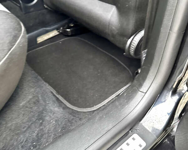 Черный Фольксваген Гольф, объемом двигателя 1.39 л и пробегом 197 тыс. км за 3997 $, фото 53 на Automoto.ua