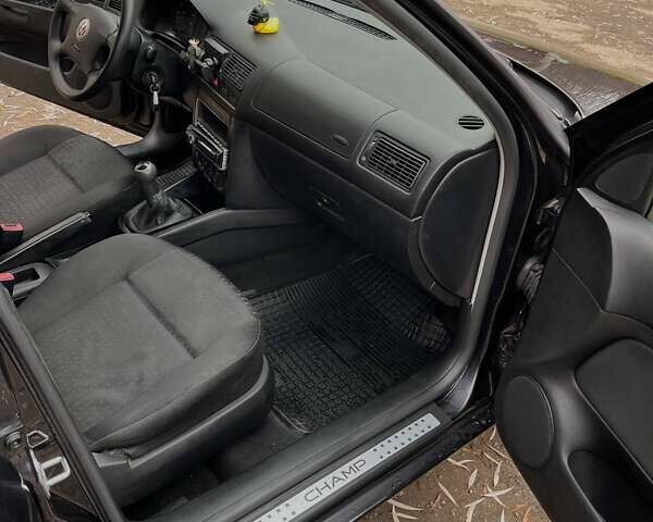 Черный Фольксваген Гольф, объемом двигателя 1.6 л и пробегом 212 тыс. км за 4980 $, фото 13 на Automoto.ua