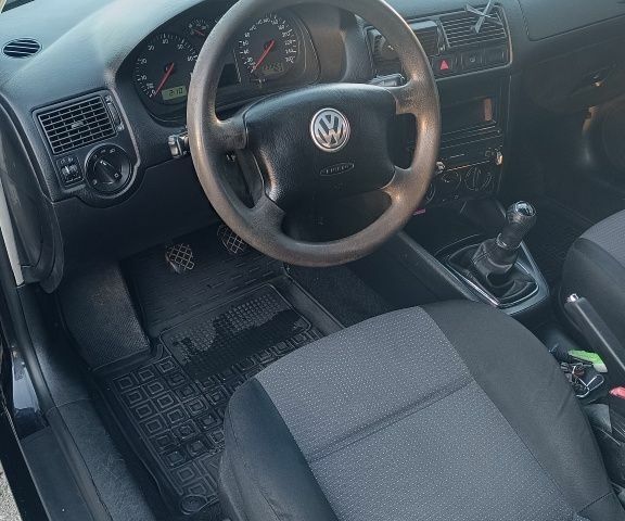 Чорний Фольксваген Гольф, об'ємом двигуна 1.6 л та пробігом 235 тис. км за 4500 $, фото 14 на Automoto.ua