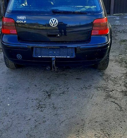 Черный Фольксваген Гольф, объемом двигателя 1.4 л и пробегом 200 тыс. км за 4200 $, фото 2 на Automoto.ua