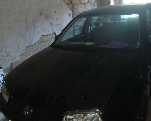 Черный Фольксваген Гольф, объемом двигателя 1.6 л и пробегом 168 тыс. км за 4500 $, фото 1 на Automoto.ua