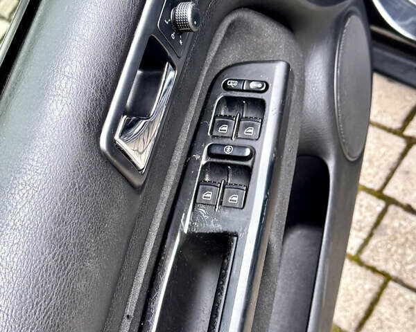 Черный Фольксваген Гольф, объемом двигателя 1.39 л и пробегом 197 тыс. км за 3997 $, фото 25 на Automoto.ua