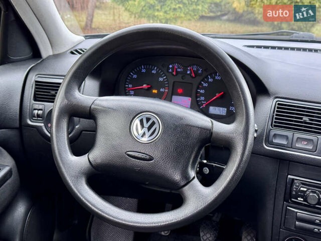 Черный Фольксваген Гольф, объемом двигателя 1.39 л и пробегом 197 тыс. км за 3997 $, фото 36 на Automoto.ua