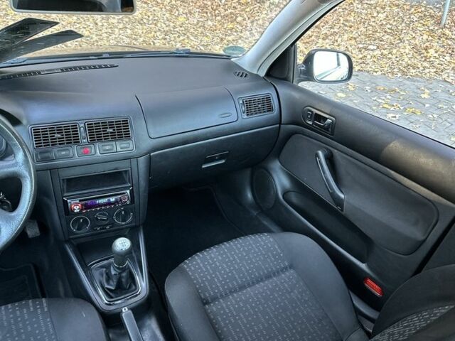 Черный Фольксваген Гольф, объемом двигателя 1.4 л и пробегом 230 тыс. км за 3799 $, фото 18 на Automoto.ua