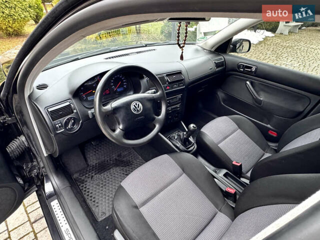 Черный Фольксваген Гольф, объемом двигателя 1.39 л и пробегом 197 тыс. км за 3997 $, фото 29 на Automoto.ua
