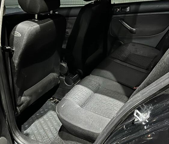 Чорний Фольксваген Гольф, об'ємом двигуна 1.9 л та пробігом 290 тис. км за 1800 $, фото 5 на Automoto.ua