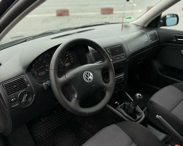 Черный Фольксваген Гольф, объемом двигателя 1.39 л и пробегом 267 тыс. км за 4150 $, фото 33 на Automoto.ua