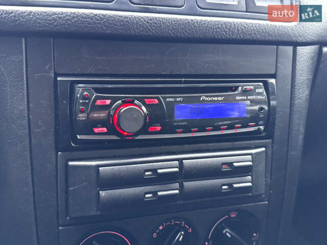 Черный Фольксваген Гольф, объемом двигателя 1.39 л и пробегом 197 тыс. км за 3997 $, фото 45 на Automoto.ua