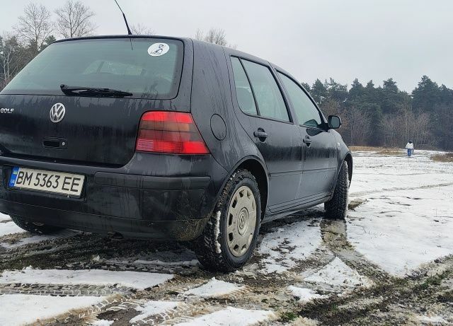 Черный Фольксваген Гольф, объемом двигателя 1.4 л и пробегом 136 тыс. км за 3600 $, фото 3 на Automoto.ua