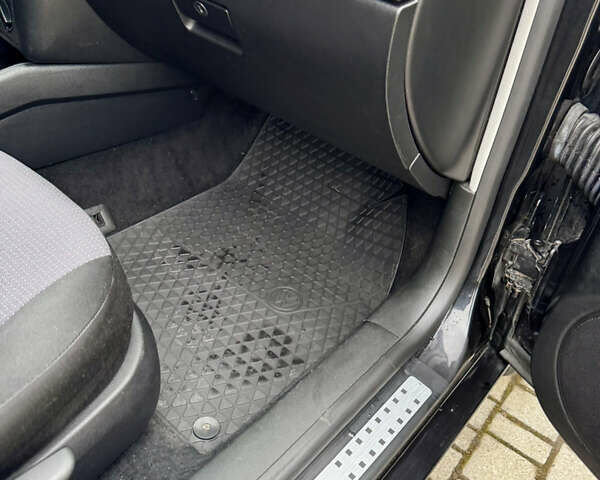 Черный Фольксваген Гольф, объемом двигателя 1.39 л и пробегом 197 тыс. км за 3997 $, фото 52 на Automoto.ua